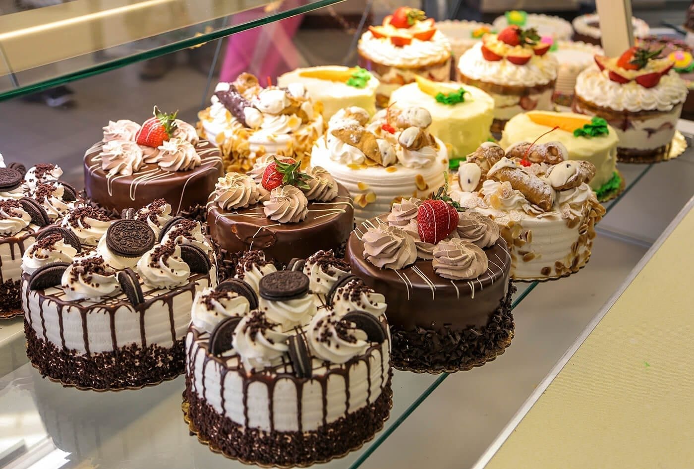 NJ Weddings-Carlos Bakery-Small Cakes