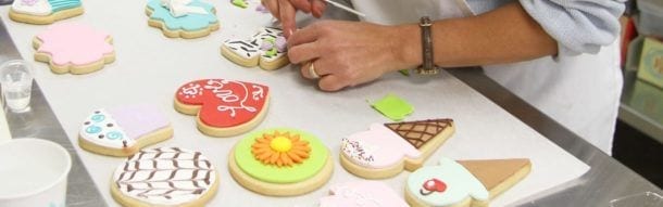 PinkCakeBox_cookie-decorating-class