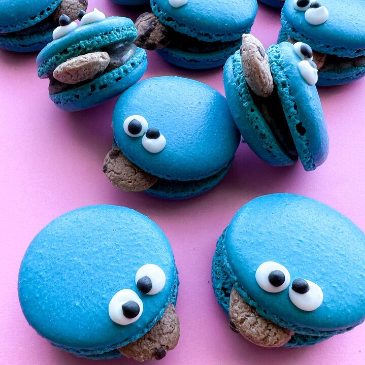 Cookie Monster Macarons
